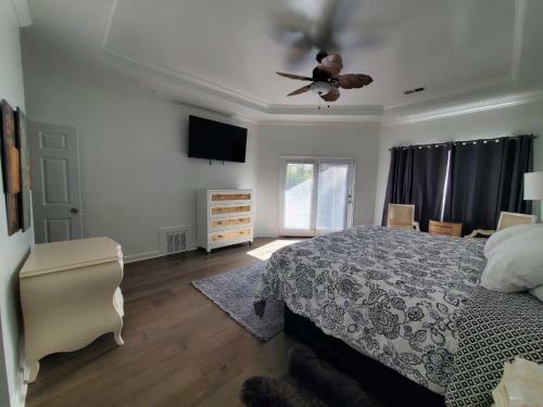 Huge 7 Bedrooms Contemporary Southern Elegance