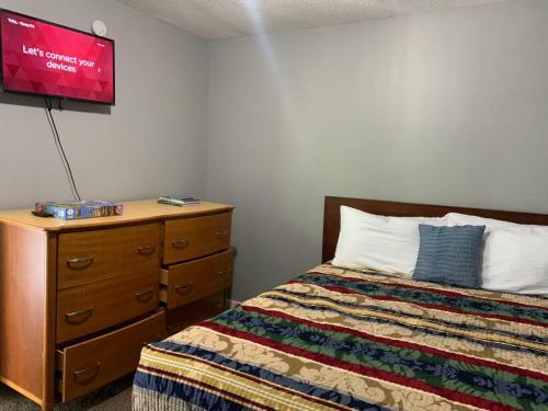 Cabin Like Home On 1.5 Acres , Sleeps Up To 14