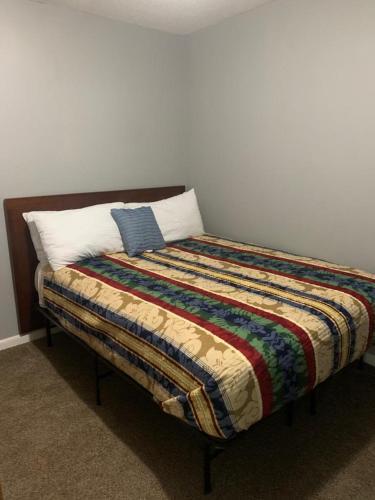 Cabin Like Home On 1.5 Acres , Sleeps Up To 14