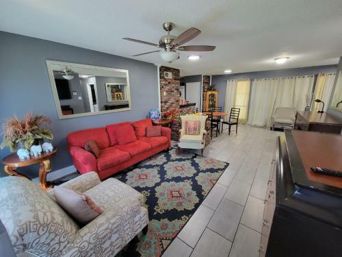 Lake Front, Remodeled, 8 Large Bed, 5br 3 Bath