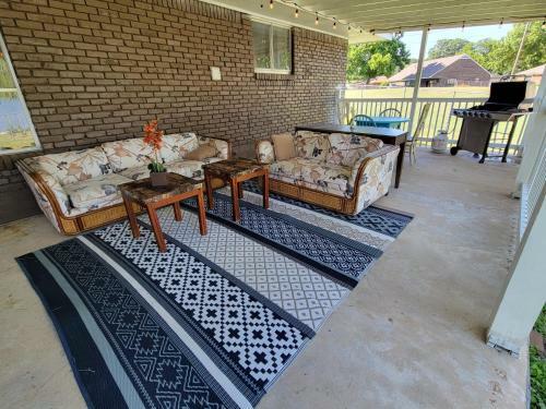 Lake Front, Remodeled, 8 Large Bed, 5br 3 Bath