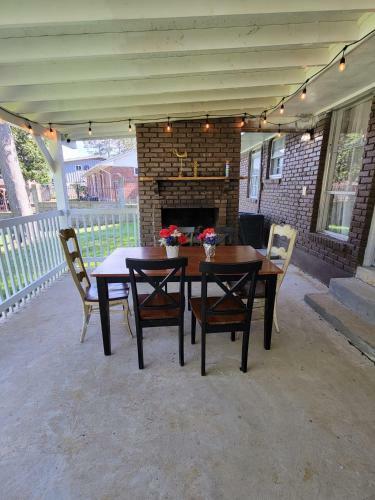 Lake Front, Remodeled, 8 Large Bed, 5br 3 Bath