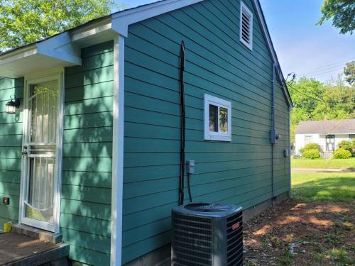 Cottage Near Overton Park W/ 5 Large Beds And Sofa