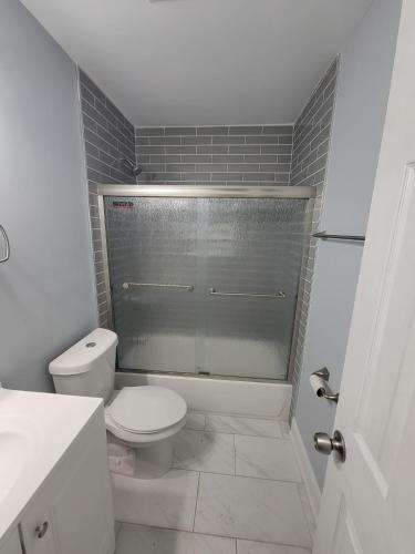 Cottage Near Overton Park W/ 5 Large Beds And Sofa