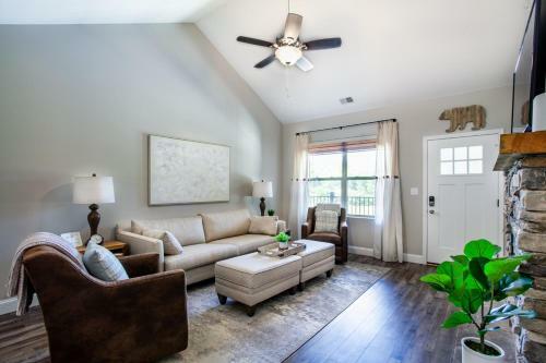 Charming Cades Cove Condo - Community Amenities