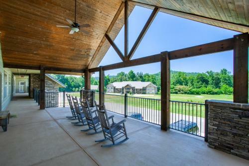 Charming Cades Cove Condo - Community Amenities