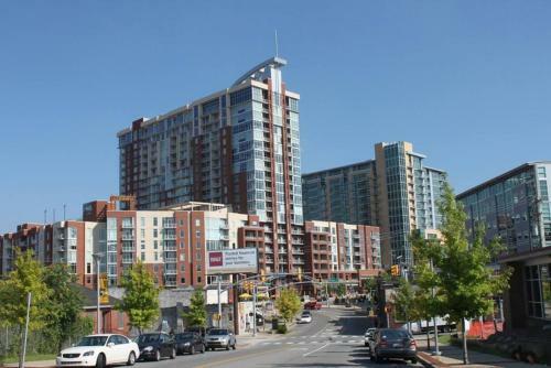 Music Row Retreat - 3 Beds, 1 Bedroom, Pool, Parking