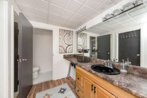 Music Row Retreat - 3 Beds, 1 Bedroom, Pool, Parking