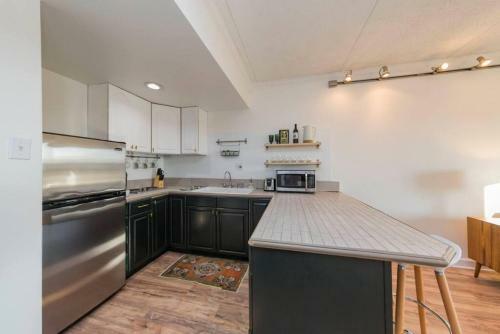 Music Row Retreat - 3 Beds, 1 Bedroom, Pool, Parking