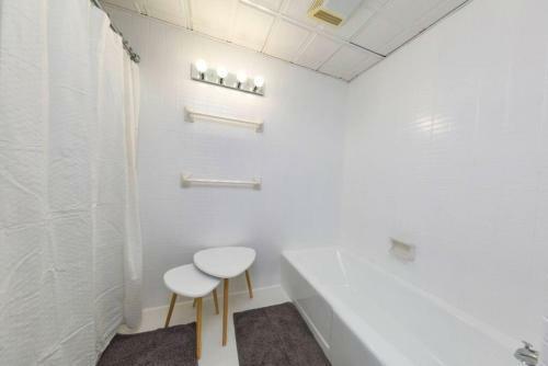Music Row Retreat - 3 Beds, 1 Bedroom, Pool, Parking