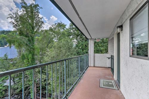 Apartamento Gatlinburg Condo With Pool Access - Walk Dtwn!