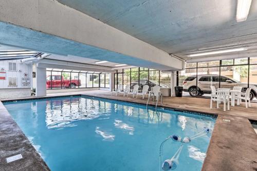 Apartamento Gatlinburg Condo With Pool Access - Walk Dtwn!