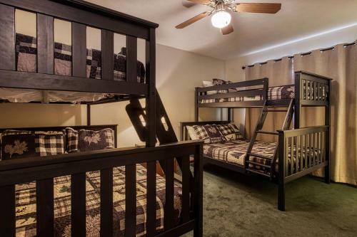 Pinecrest Townhomes-full Building-12bed15bath-pool