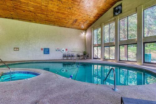 Pinecrest Townhomes-1king 2bunk Unit- Indoor Pool