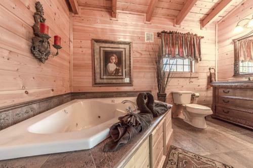 Luxurious 6 Bed, 6 Bath With Indoor Pool, Pool Table And Sweeping Views!