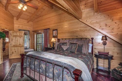 Luxurious 6 Bed, 6 Bath With Indoor Pool, Pool Table And Sweeping Views!
