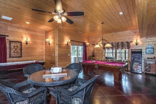 Luxurious 6 Bed, 6 Bath With Indoor Pool, Pool Table And Sweeping Views!