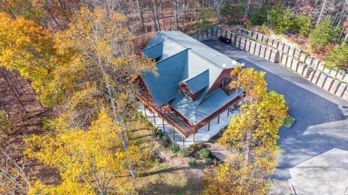 Luxurious 6 Bed, 6 Bath With Indoor Pool, Pool Table And Sweeping Views!