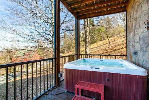 Panoramic Views At Mountaintop With Hot Tub