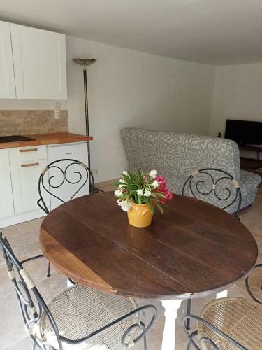 Apartamento Bas De Villa Au Chant Des Cigales