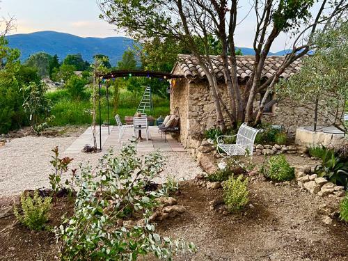 Camillette 2. Cabanon Charmant Face Au Luberon.