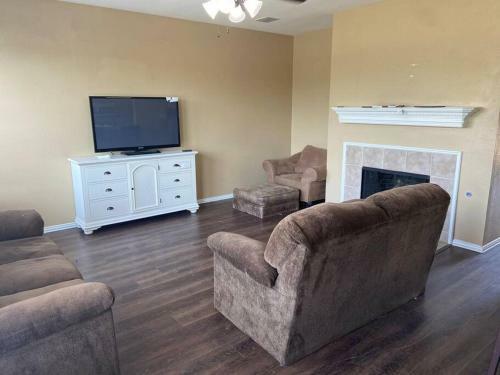 Huge Arlington / Mansfield 4 Bedroom 3 Bath