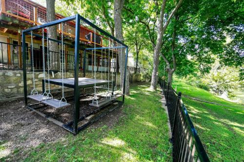 Creek Side Treehouse