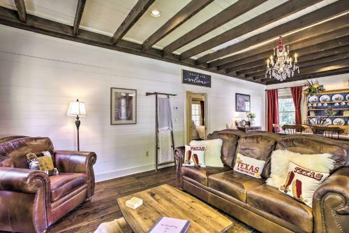 Well-appointed And Spacious Chappell Hill House