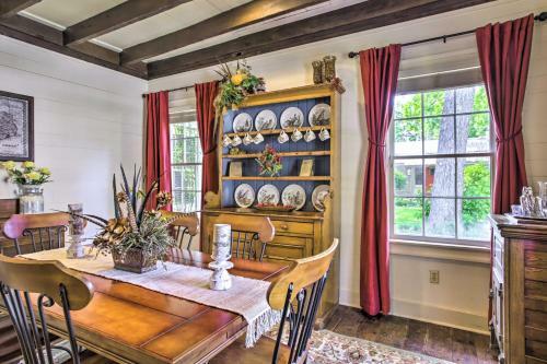 Well-appointed And Spacious Chappell Hill House