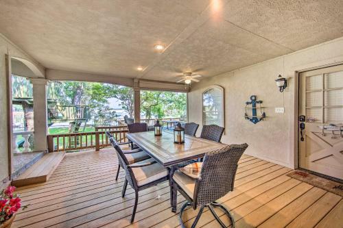 Chic Waterfront Getaway With Dock And Hot Tub!