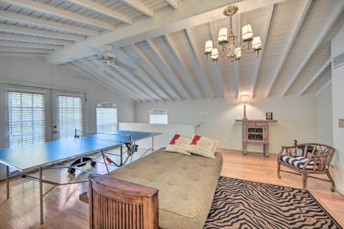 Chic Waterfront Getaway With Dock And Hot Tub!