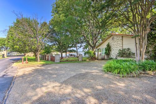 Chic Waterfront Getaway With Dock And Hot Tub!