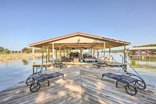 Chic Waterfront Getaway With Dock And Hot Tub!