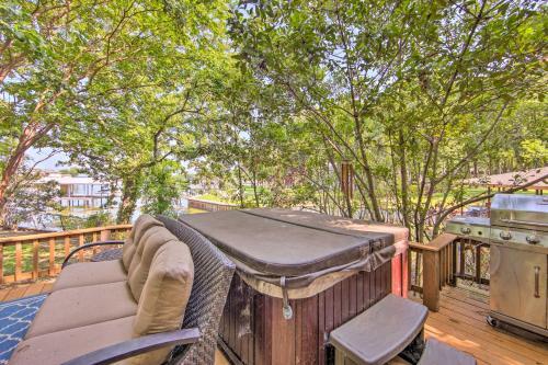 Chic Waterfront Getaway With Dock And Hot Tub!