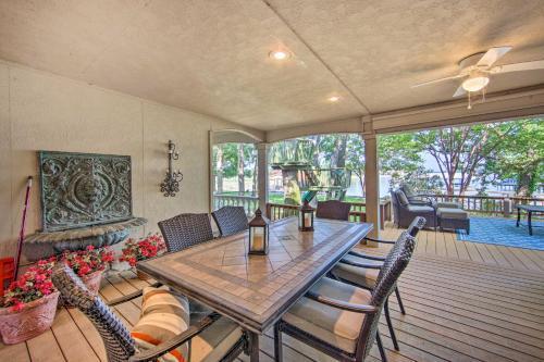 Chic Waterfront Getaway With Dock And Hot Tub!