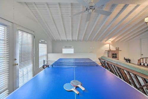 Chic Waterfront Getaway With Dock And Hot Tub!