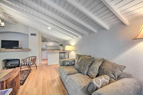 Chic Waterfront Getaway With Dock And Hot Tub!
