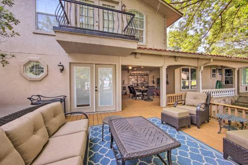 Chic Waterfront Getaway With Dock And Hot Tub!