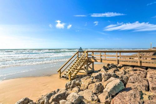 Sunny Freeport Home With Deck And Ocean Views!