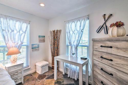 Sunny Freeport Home With Deck And Ocean Views!