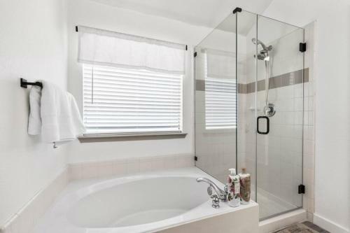 Lovely 5 Bedroom Home! 15 Min To At&t Stadium!