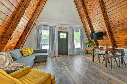 Cozy Granbury Retreat With Yard - Walk To Lake!