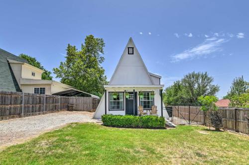 Cozy Granbury Retreat With Yard - Walk To Lake!
