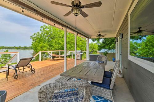 Chic Lakeside Retreat With Dock On Brazos River