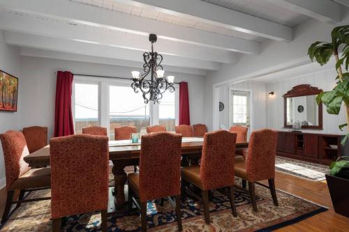 Grand Performance Hm For Your Group Near Downtown