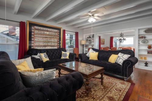 Grand Performance Hm For Your Group Near Downtown
