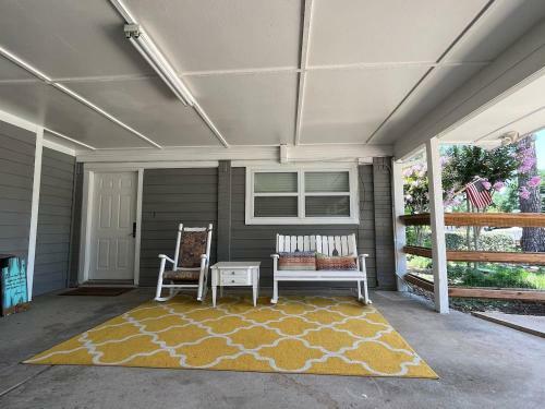 Beautiful Traditional Home*modern Updates*guest Suite B