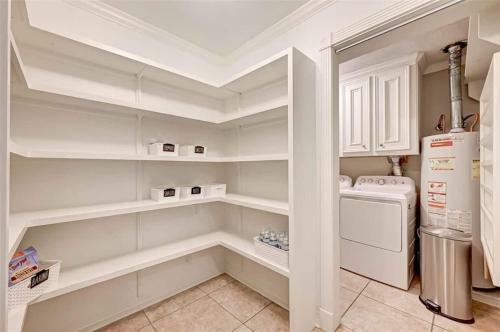 Beautiful Traditional Home*modern Updates*guest Suite B