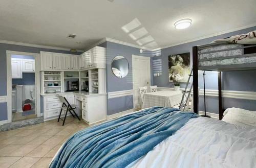 Beautiful Traditional Home*modern Updates*guest Suite B