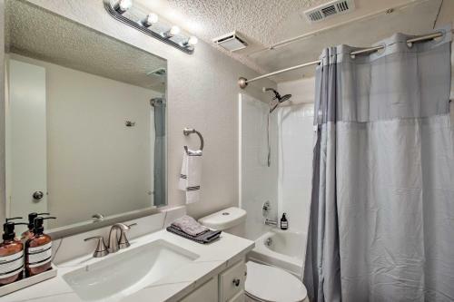 Cozy Irving Home With Fully Fenced Backyard!